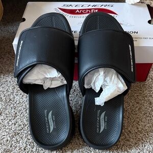 Men’s Skechers Black Arch Fit Slides “Day Trip” Arch Support $70 NIB